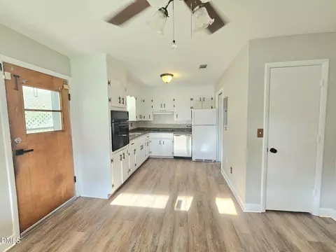 Kitchen - 408 Oak St, Smithfield, NC 27577 photo 3 of 4