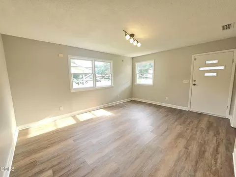 Living - 408 Oak St, Smithfield, NC 27577 photo 2 of 2