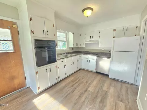 Kitchen - 408 Oak St, Smithfield, NC 27577 photo 2 of 4