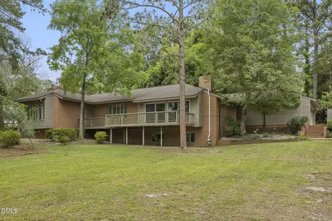 501 Valley Rd, Fayetteville, NC 28305