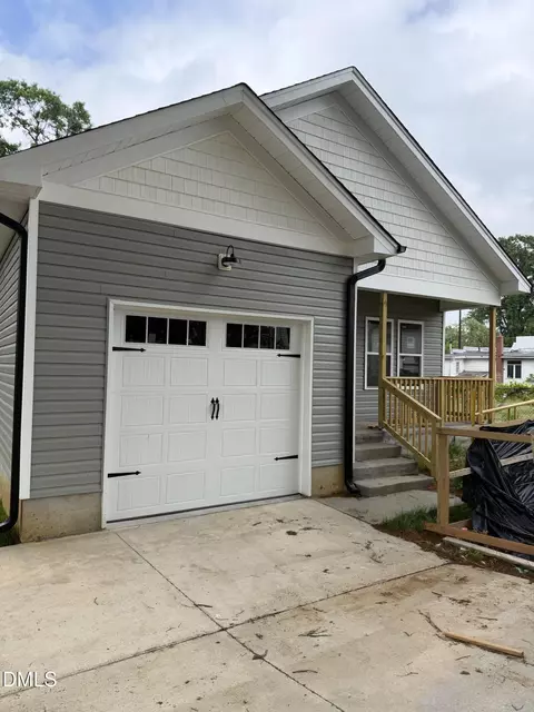 1215 Saint Regis Dr, Burlington, NC 27217