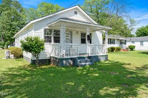 Exterior - 701 E Harnett St, Dunn, NC 28334 photo 3 of 6