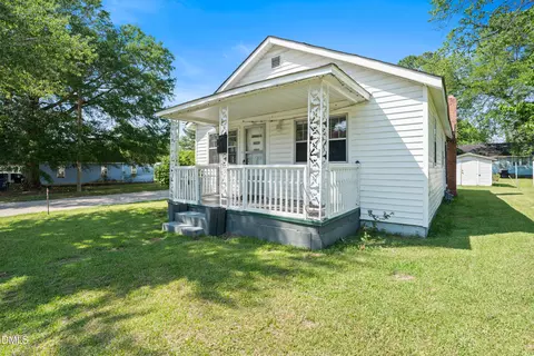 Exterior - 701 E Harnett St, Dunn, NC 28334 photo 4 of 6