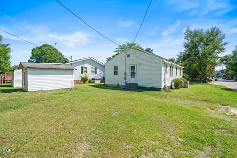 Exterior - 701 E Harnett St, Dunn, NC 28334 photo 5 of 6