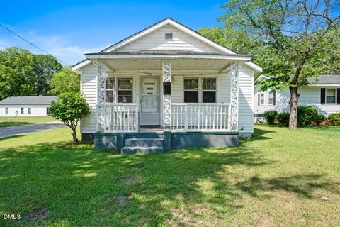 701 E Harnett St, Dunn, NC 28334