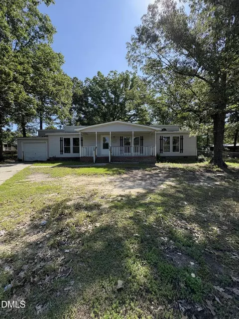69 Ashley Ct, Spring Lake, NC 28390