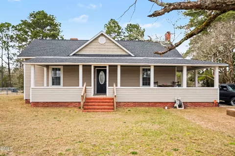 423 Edinborough Ave, Raeford, NC 28376
