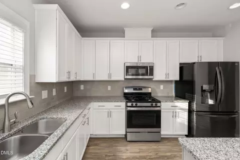 Kitchen - 446 Mallard Loop Dr, Clayton, NC 27527 photo 4 of 4