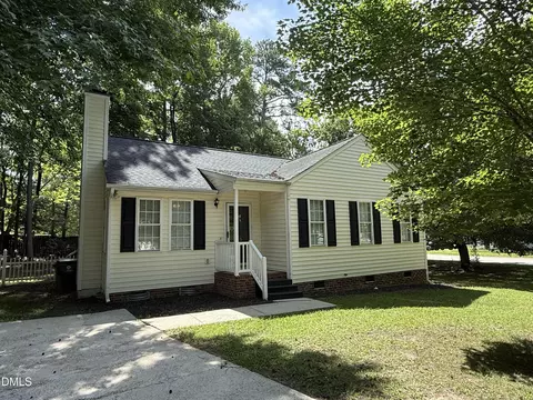 325 Wolfbridge Rd, Holly Springs, NC 27540