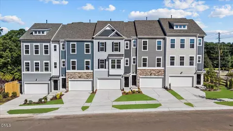 10910 Berry Woods Ln, Raleigh, NC 27617