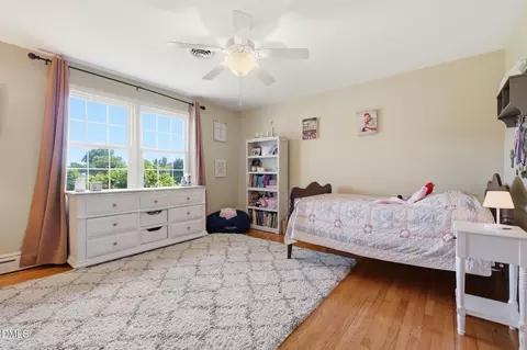 Bedroom - 880 Wire Rd, Bunnlevel, NC 28323 photo 2 of 7