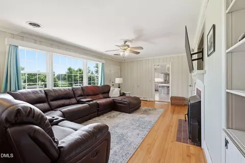 Living - 880 Wire Rd, Bunnlevel, NC 28323 photo 4 of 6