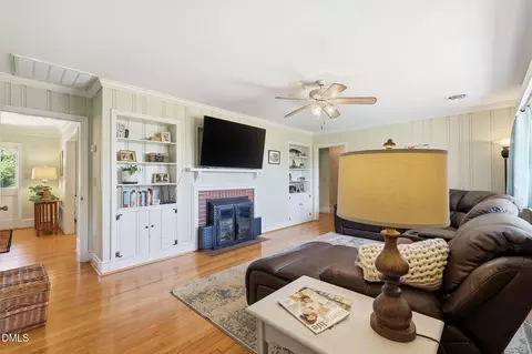 Living - 880 Wire Rd, Bunnlevel, NC 28323 photo 5 of 6