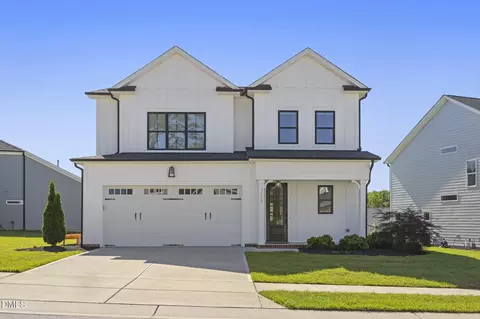 2020 Moonraker Dr, Fuquay Varina, NC 27526