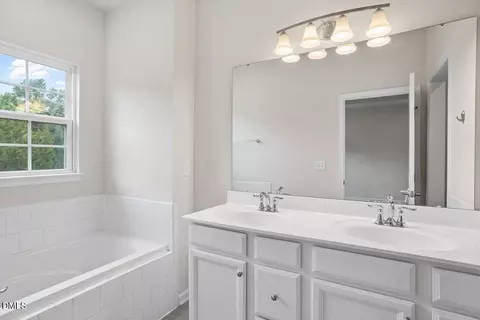 Bath - 1141 Platform Dr, Apex, NC 27502 photo 2 of 5