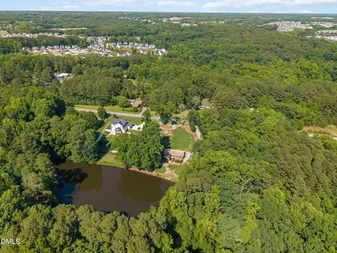 1704 Bowling Rd, Fuquay Varina, NC 27526