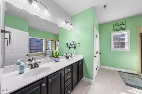 Bath - 2811 Reynolda Cir, Durham, NC 27712 photo 1 of 5