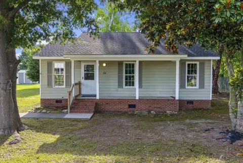 104 Sunset Dr, Dunn, NC 28334