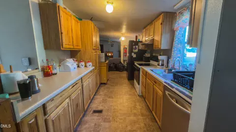 8800 Spring Meadow Dr, Hickory, NC 28601 photo 17