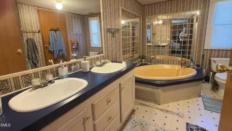 8800 Spring Meadow Dr, Hickory, NC 28601 photo 13