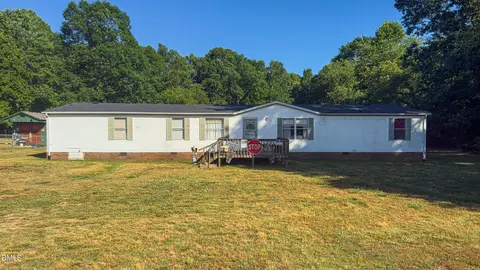 8800 Spring Meadow Dr, Hickory, NC 28601