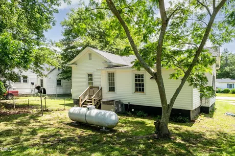 Exterior - 101 E Reason St, Pinetops, NC 27864 photo 4 of 7