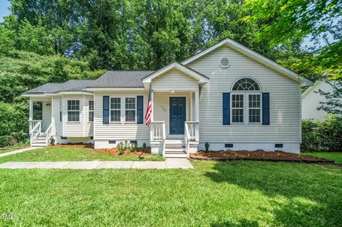 725 E Maple Ln, Fuquay Varina, NC 27526