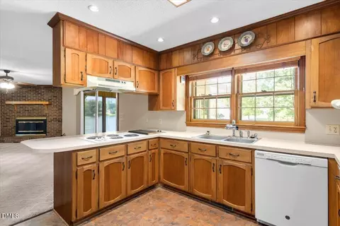 Kitchen - 200 Edgewater Dr, Broadway, NC 27505 photo 2 of 4