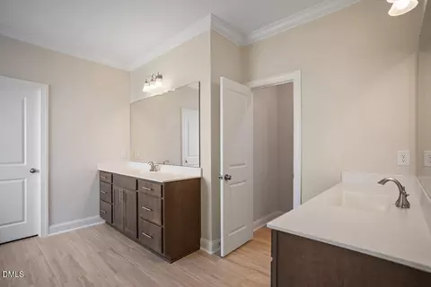 Bath - 3334 Longleaf Estates Dr, Raleigh, NC 27616 photo 2 of 4