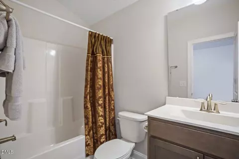 Bath - 3334 Longleaf Estates Dr, Raleigh, NC 27616 photo 4 of 4