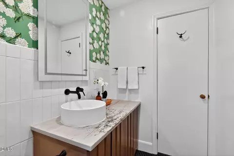 Bath - 312 Dacian Ave, Durham, NC 27701 photo 4 of 7