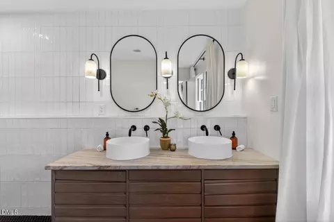 Bath - 312 Dacian Ave, Durham, NC 27701 photo 2 of 7