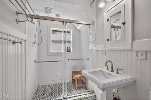 Bath - 321 W Trinity Ave, Durham, NC 27701 photo 4 of 7