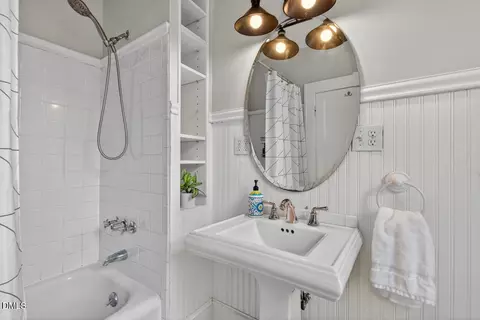 Bath - 321 W Trinity Ave, Durham, NC 27701 photo 6 of 7