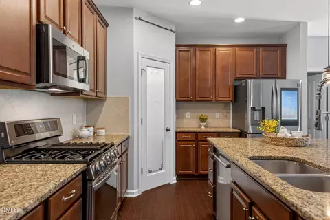 Kitchen - 1308 Double Oak Ln, Willow Spring, NC 27592 photo 6 of 9