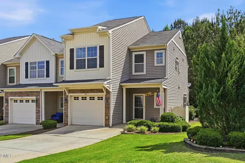121 Cypress Hill Ln, Holly Springs, NC 27540