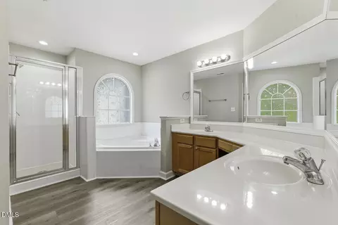 Bath - 808 Siena Dr, Wake Forest, NC 27587 photo 2 of 5