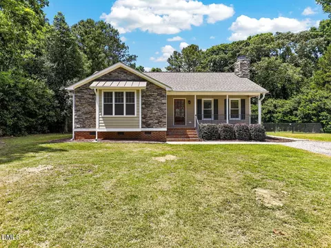 211 Deep Pool Ct, Benson, NC 27504