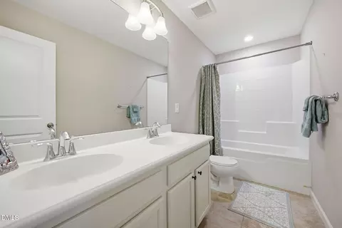 Bath - 636 Hiddenbrook Dr, Durham, NC 27703 photo 4 of 4