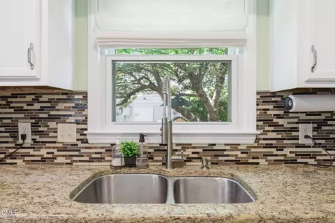 Kitchen - 224 Rosehaven Dr, Raleigh, NC 27609 photo 2 of 4