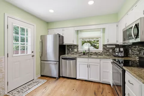 Kitchen - 224 Rosehaven Dr, Raleigh, NC 27609 photo 3 of 4
