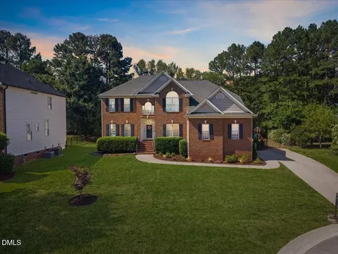 2817 Crystal Oaks Ln, Raleigh, NC 27614