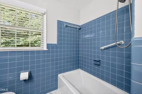 Bath - 18 Dubarry Ct, Durham, NC 27705 photo 4 of 6