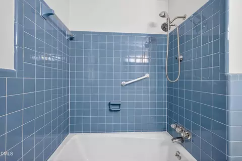 Bath - 18 Dubarry Ct, Durham, NC 27705 photo 5 of 6