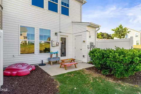 Exterior - 1201 Channel Drop Loop, Zebulon, NC 27597 photo 4 of 6