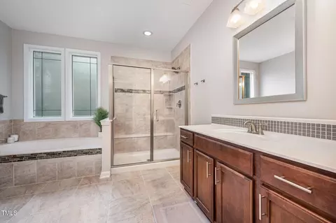 Bath - 104 El Paso Ave, Durham, NC 27703 photo 3 of 5