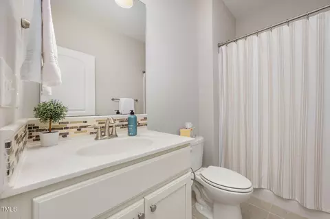 Bath - 104 El Paso Ave, Durham, NC 27703 photo 5 of 5