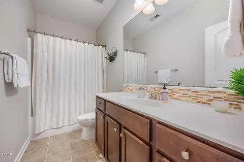 Bath - 104 El Paso Ave, Durham, NC 27703 photo 4 of 5