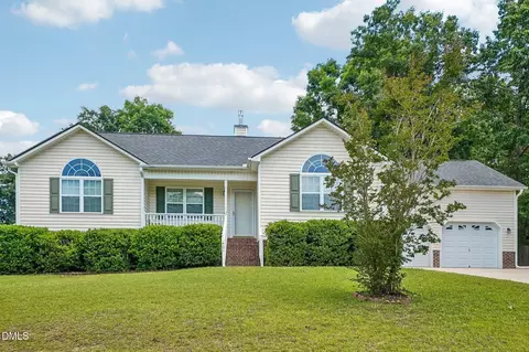 401 Kinsman Ct, Fuquay Varina, NC 27526