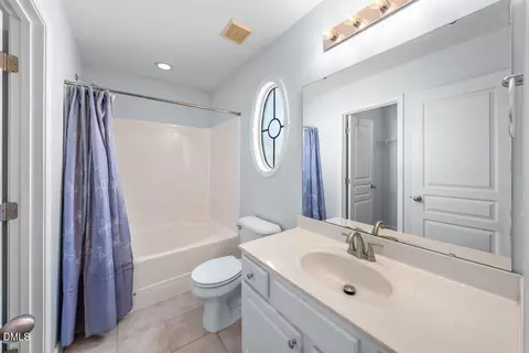 Bath - 7831 Silverthread Ln, Raleigh, NC 27617 photo 1 of 2